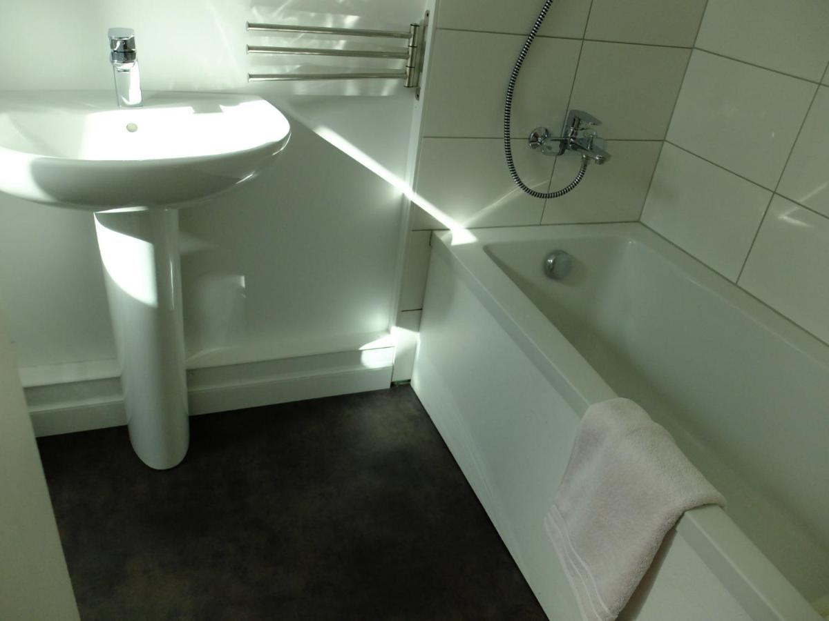 De L'Autre Cote Bed & Breakfast Garlin Ngoại thất bức ảnh