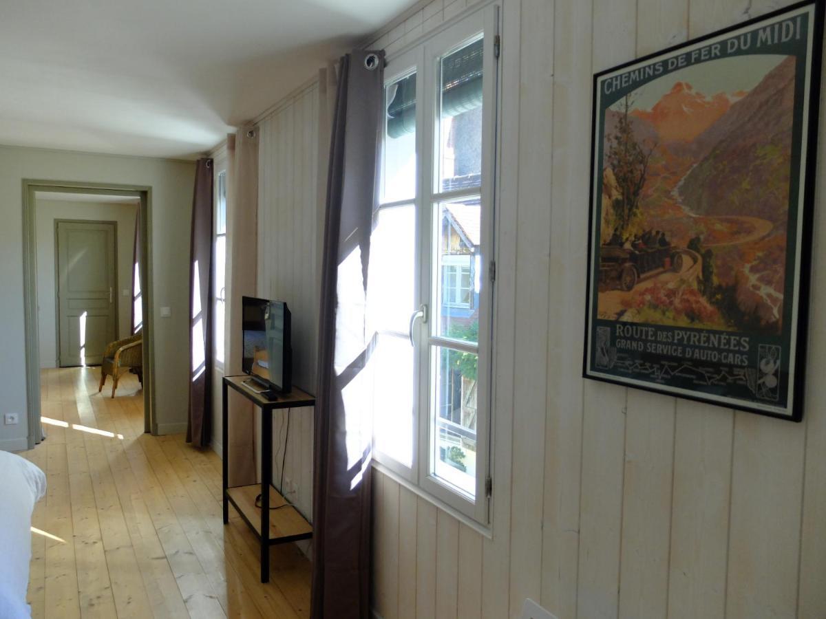 De L'Autre Cote Bed & Breakfast Garlin Ngoại thất bức ảnh